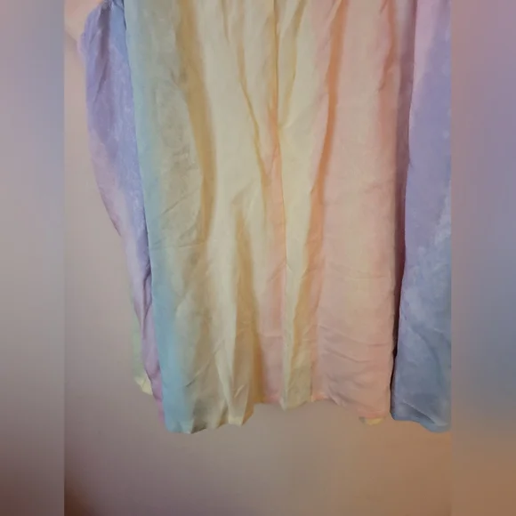 Emily Wonder Watercolor Rainbow Flutter Sleeve Top L NWT - Picture 13 of 15